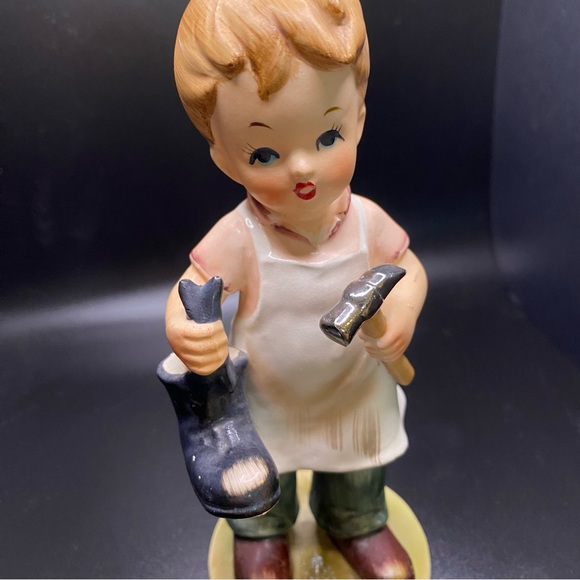 Vintage Rare Little Boy Shoe Cobbler Collectible Figurine - Picture 2 of 8